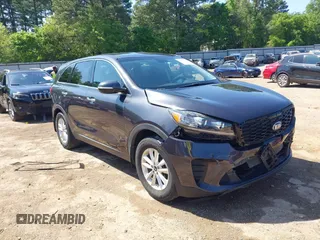 2019 Kia Sorento LX z VIN 5XYPG4A35KG529645, wystawiony jako IAAI lot #41995339 z przebiegiem 106 827 mil mil oraz . Historia ofert i sprzedaży dostępna na DreamBid. Obrazek 1.