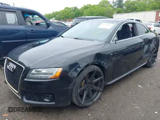 2010 Audi S5 Premium Plus z VIN WAUCVAFR9AA062970, wystawiony jako IAAI lot #42226065 z przebiegiem 128 747 mil mil oraz . Historia ofert i sprzedaży dostępna na DreamBid. Obrazek 17.