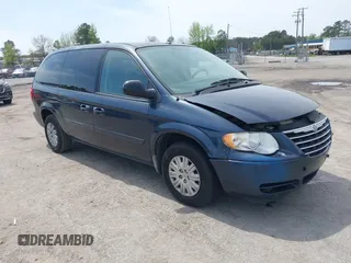 2007 Chrysler Town & Country LX z VIN 2A4GP44R67R325580, wystawiony jako IAAI lot #42026034 z przebiegiem 66 035 mil mil oraz . Historia ofert i sprzedaży dostępna na DreamBid. Obrazek 1.