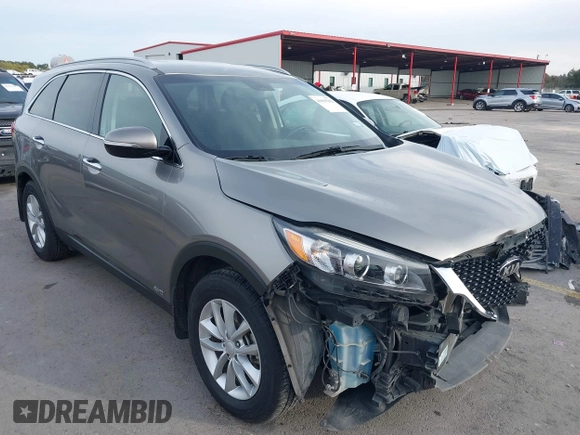 2018 Kia Sorento LX with VIN 5XYPGDA31JG426849, listed as a IAAI auction lot 41019262 with 102,366 mi miles. Bid and sale history available at carsss.com. Image 1.