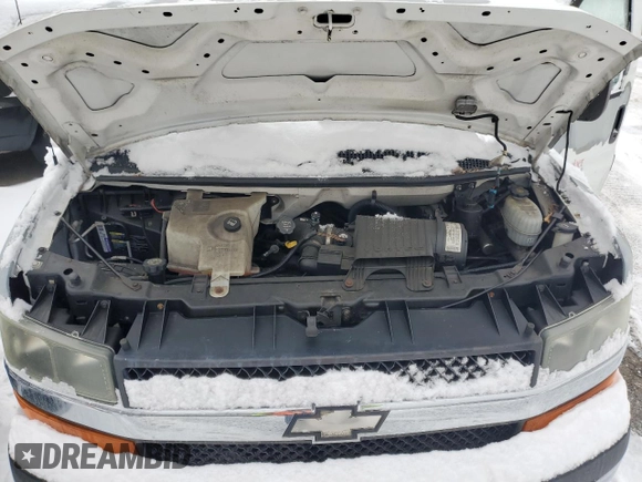 2004 Chevrolet Express Cargo z VIN 1GCHG35U341136344, wystawiony jako Copart lot #42005825 z przebiegiem 60 337 mil mil oraz Czysty tytuł • Clean title. Historia ofert i sprzedaży dostępna na DreamBid. Obrazek 12.