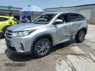 2017 Toyota Highlander XLE with VIN 5TDKZRFH9HS517726, listed as a Copart auction lot 62833065 with 22,762 mi miles and Salvage title. Bid and sale history available at DreamBid. Image 1.