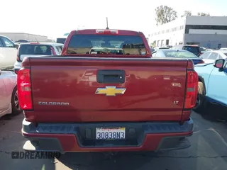 2019 Chevrolet Colorado 2WD LT с VIN 1GCGSCEA2K1194524, выставлен на аукционе IAAI как лот 41738492 с пробегом 56 516 миль миль и . История ставок и продаж доступна на DreamBid. Изображение 17.
