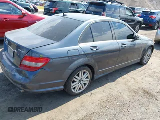 2008 Mercedes-Benz C 300 Sport z VIN WDDGF81XX8F048417, wystawiony jako IAAI lot #42797168 z przebiegiem 165 374 mil mil oraz . Historia ofert i sprzedaży dostępna na DreamBid. Obrazek 4.