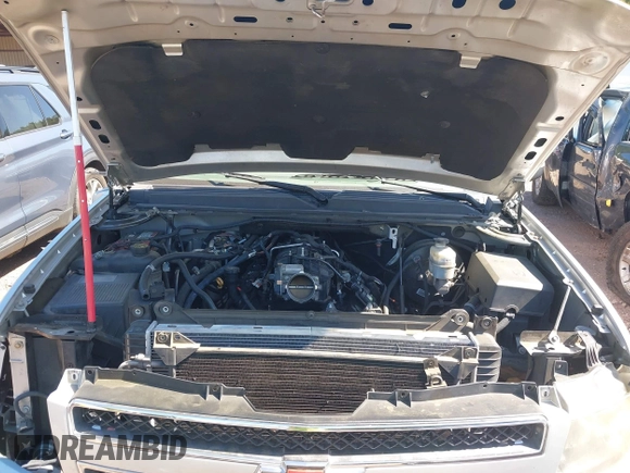 2014 Chevrolet Tahoe LT with VIN 1GNSCBE00ER147899, listed as a IAAI auction lot 42322761 with 299,342 mi miles and . Bid and sale history available at DreamBid. Image 10.