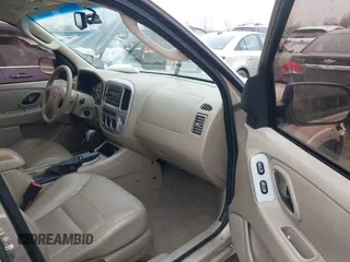 2007 Ford Escape Limited with VIN 1FMYU04137KA67003, listed as a IAAI auction lot 41663853 with 193,651 mi miles. Bid and sale history available at carsss.com. Image 5.