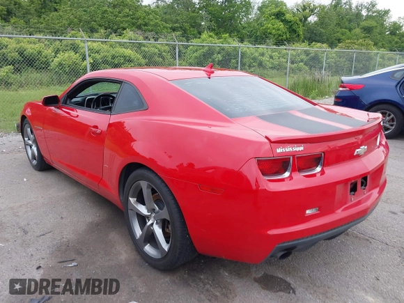 2013 Chevrolet Camaro LT z VIN 2G1FB1E37D9191210, wystawiony jako IAAI lot #42163053 z przebiegiem 316 976 mil mil oraz . Historia ofert i sprzedaży dostępna na DreamBid. Obrazek 3.