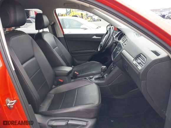 2018 Volkswagen Tiguan SEL with VIN 3VV2B7AX2JM006115, listed as a IAAI auction lot 41758870 with 87,286 mi miles. Bid and sale history available at carsss.com. Image 5.