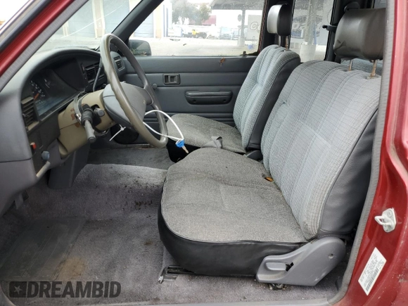 1991 Toyota Pickup DLX с VIN JT4RN93P9M5040575, выставлен на аукционе Copart как лот 58934495 с пробегом 43 376 миль миль и Списание • Salvage title. История ставок и продаж доступна на DreamBid. Изображение 7.