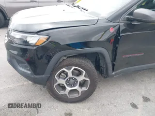 2022 Jeep Compass Trailhawk with VIN 3C4NJDDB8NT107992, listed as a IAAI auction lot 42116531 with 48,787 mi miles and . Bid and sale history available at DreamBid. Image 6.