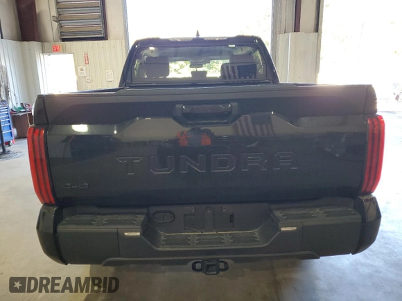 2023 Toyota Tundra SR z VIN 5TFKB5DB8PX113093, wystawiony jako Copart lot #80488324 z przebiegiem 24 200 mil mil oraz Szkoda całkowita • Salvage title. Historia ofert i sprzedaży dostępna na DreamBid. Obrazek 6.