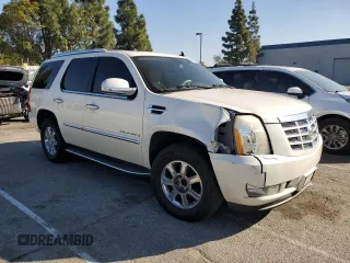 2008 Cadillac Escalade z VIN 1GYEC63888R100205, wystawiony jako Copart lot #46505685 z przebiegiem 159 066 mil mil oraz Szkody całkowita. Historia ofert i sprzedaży dostępna na DreamBid. Obrazek 4.