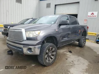 2013 Toyota Tundra z VIN 5TFDW5F13DX297551, wystawiony jako Copart lot #51638505 z przebiegiem 116 812 mil mil oraz Szkoda całkowita • Salvage title. Historia ofert i sprzedaży dostępna na DreamBid. Obrazek 1.