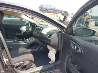 2015 Chrysler 200 Limited с VIN 1C3CCCABXFN538176, выставлен на аукционе IAAI как лот 42423397 с пробегом Не указан миль и . История ставок и продаж доступна на DreamBid. Изображение 5.