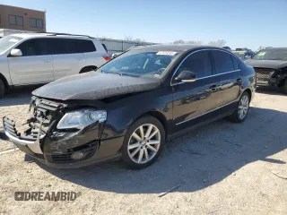 2010 Volkswagen Passat Komfort z VIN WVWJK7AN6AE113179, wystawiony jako Copart lot #47835695 z przebiegiem 123 977 mil mil oraz Szkoda całkowita • Salvage title. Historia ofert i sprzedaży dostępna na DreamBid. Obrazek 1.