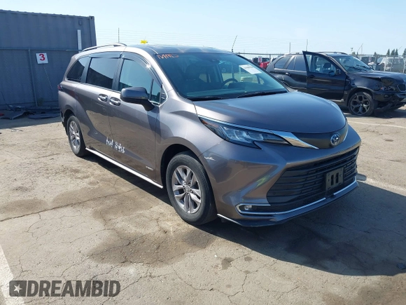 2021 Toyota Sienna XLE with VIN 5TDYSKFC4MS035573, listed as a IAAI auction lot 41988128 with 39,110 mi miles. Bid and sale history available at carsss.com. Image 1.