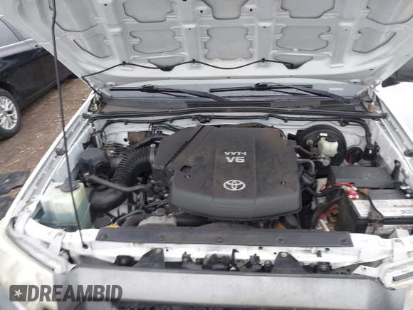 2013 Toyota Tacoma PreRunner with VIN 5TFTU4GN5DX040386, listed as a IAAI auction lot 41592956 with 217,885 mi miles. Bid and sale history available at carsss.com. Image 10.