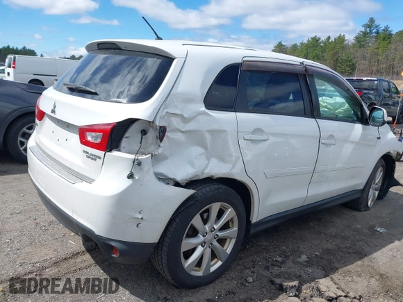 2015 Mitsubishi Outlander Sport ES with VIN 4A4AR3AU5FE031343, listed as a IAAI auction lot 42037585 with 197,233 mi miles. Bid and sale history available at carsss.com. Image 4.
