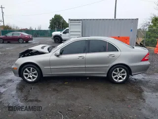 2007 Mercedes-Benz C 280 Luxury with VIN WDBRF92H27F882209, listed as a IAAI auction lot 41834105 with 174,656 mi miles and . Bid and sale history available at DreamBid. Image 14.