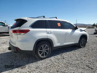 2019 Toyota Highlander SE z VIN 5TDJZRFH5KS570491, wystawiony jako Copart lot #50373435 z przebiegiem Nie podano mil oraz Szkoda całkowita • Salvage title. Historia ofert i sprzedaży dostępna na DreamBid. Obrazek 3.