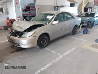 2006 Toyota Camry STD z VIN 4T1BE32K66U659112, wystawiony jako IAAI lot #42083932 z przebiegiem 217 645 mil mil oraz . Historia ofert i sprzedaży dostępna na DreamBid. Obrazek 17.