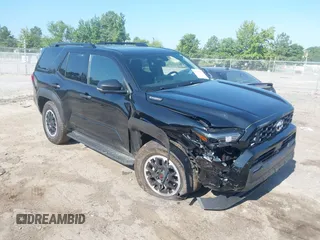2025 Toyota 4Runner Hybrid TRD Off Road z VIN JTEVB5BR8S5002296, wystawiony jako IAAI lot #42782091 z przebiegiem 1 666 mil mil oraz . Historia ofert i sprzedaży dostępna na DreamBid. Obrazek 1.
