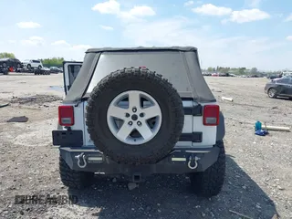 2012 Jeep Wrangler Unlimited Sport z VIN 1C4HJWDG0CL222194, wystawiony jako IAAI lot #42076024 z przebiegiem Nie podano mil oraz . Historia ofert i sprzedaży dostępna na DreamBid. Obrazek 17.