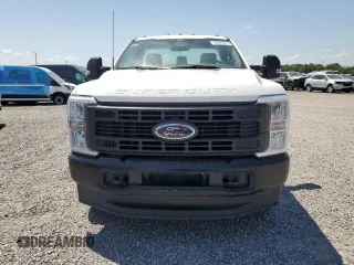 2024 Ford F-250 XL z VIN 1FTBF2BA0REC40741, wystawiony jako Copart lot #54823615 z przebiegiem Nie podano mil oraz Szkoda całkowita • Salvage title. Historia ofert i sprzedaży dostępna na DreamBid. Obrazek 5.
