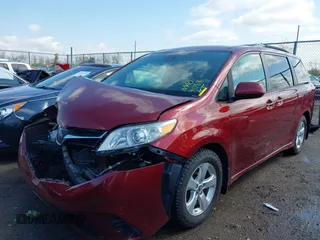 2018 Toyota Sienna LE Auto Access Seat with VIN 5TDKZ3DC6JS937924, listed as a IAAI auction lot 42000189 with 91,188 mi miles. Bid and sale history available at carsss.com. Image 18.