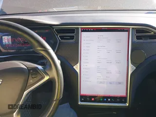 2016 Tesla Model X 70D z VIN 5YJXCAE21GF008724, wystawiony jako IAAI lot #41254897 z przebiegiem 56 140 mil mil oraz . Historia ofert i sprzedaży dostępna na DreamBid. Obrazek 18.