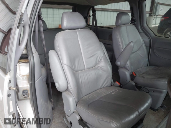 2000 Chrysler Town & Country LXi with VIN 1C4GP54LXYB610435, listed as a IAAI auction lot 42110245 with 201,201 mi miles. Bid and sale history available at carsss.com. Image 8.
