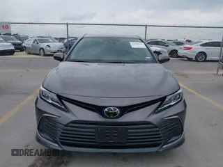 2023 Toyota Camry LE z VIN 4T1R11AK1PU169839, wystawiony jako IAAI lot #42140135 z przebiegiem 10 808 mil mil oraz . Historia ofert i sprzedaży dostępna na DreamBid. Obrazek 12.