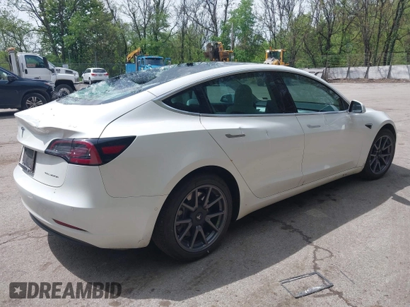 2020 Tesla Model 3 Long Range z VIN 5YJ3E1EB0LF712545, wystawiony jako IAAI lot #42198461 z przebiegiem 22 322 mil mil oraz . Historia ofert i sprzedaży dostępna na DreamBid. Obrazek 4.