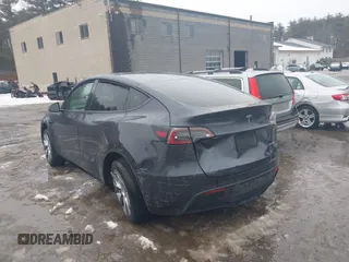 2024 Tesla Model Y Long Range with VIN 7SAYGDEE3RA239499, listed as a IAAI auction lot 41632887 with Not Provided miles. Bid and sale history available at carsss.com. Image 3.
