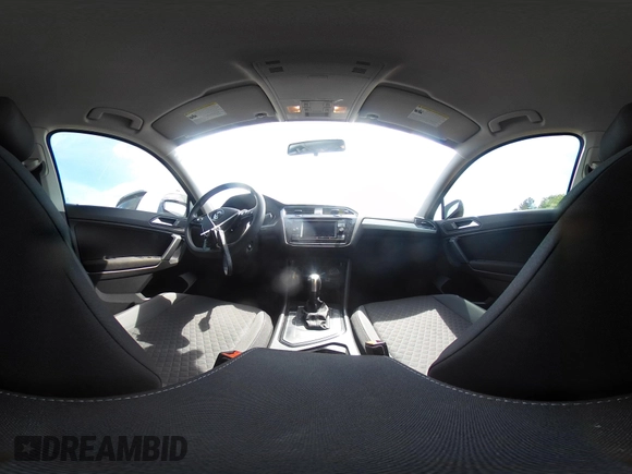 2019 Volkswagen Tiguan S с VIN 3VV1B7AX2KM131063, выставлен на аукционе IAAI как лот 41937501 с пробегом 59 402 миль миль и . История ставок и продаж доступна на DreamBid. Изображение 19.