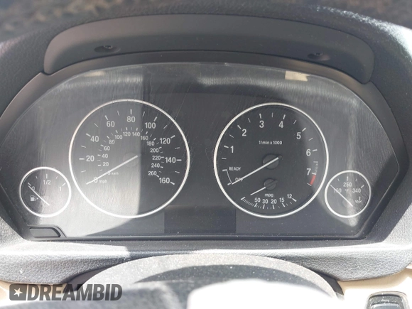 2013 BMW 3 Series 320i xDrive z VIN WBA3C3C54DF982676, wystawiony jako IAAI lot #42155003 z przebiegiem Nie podano mil oraz . Historia ofert i sprzedaży dostępna na DreamBid. Obrazek 7.