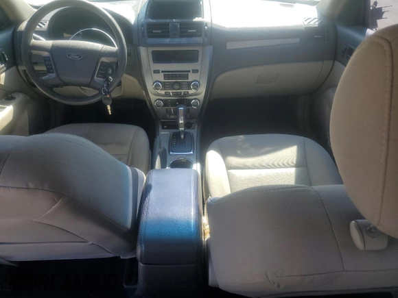 2010 Ford Fusion SE z VIN 3FAHP0HA6AR421918, wystawiony jako Copart lot #46276355 z przebiegiem 129 408 mil mil oraz Szkoda całkowita • Salvage title. Historia ofert i sprzedaży dostępna na DreamBid. Obrazek 8.