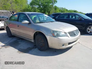 2005 Nissan Altima 2.5 S with VIN 1N4AL11D75C233999, listed as a IAAI auction lot 41973248 with 235,170 mi miles. Bid and sale history available at carsss.com. Image 1.