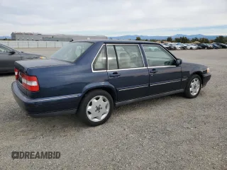 1995 Volvo 960 z VIN YV1KS9610S1055241, wystawiony jako Copart lot #77401364 z przebiegiem 129 926 mil mil oraz Tytuł czysty. Historia ofert i sprzedaży dostępna na DreamBid. Obrazek 3.
