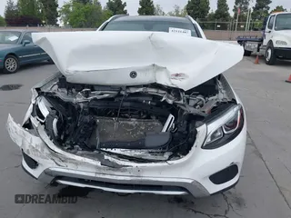 2019 Mercedes-Benz GLC 300 with VIN WDC0G4JB1KV136690, listed as a IAAI auction lot 42121407 with 42,542 mi miles and . Bid and sale history available at DreamBid. Image 6.