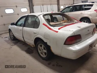 1998 Nissan Maxima GXE z VIN JN1CA21A9WM805626, wystawiony jako IAAI lot #42497316 z przebiegiem 195 991 mil mil oraz . Historia ofert i sprzedaży dostępna na DreamBid. Obrazek 3.