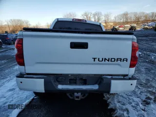 2019 Toyota Tundra SR5 z VIN 5TFAY5F12KX828829, wystawiony jako Copart lot #44032935 z przebiegiem Nie podano mil oraz Szkoda całkowita • Salvage title. Historia ofert i sprzedaży dostępna na DreamBid. Obrazek 6.