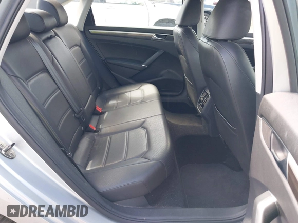 2018 Volkswagen Passat SE z VIN 1VWBA7A38JC004818, wystawiony jako IAAI lot #42205205 z przebiegiem 105 559 mil mil oraz . Historia ofert i sprzedaży dostępna na DreamBid. Obrazek 8.