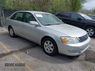 2002 Toyota Avalon XL with VIN 4T1BF28B82U206053, listed as a IAAI auction lot 42031168 with 170,015 mi miles. Bid and sale history available at carsss.com. Image 1.
