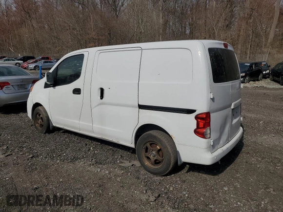 2015 Nissan NV200 S z VIN 3N6CM0KN8FK696261, wystawiony jako Copart lot #50001695 z przebiegiem Nie podano mil oraz Szkoda całkowita • Salvage title. Historia ofert i sprzedaży dostępna na DreamBid. Obrazek 2.