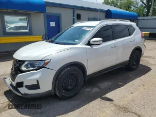 2017 Nissan Rogue SV z VIN KNMAT2MT3HP579306, wystawiony jako Copart lot #54263045 z przebiegiem 114 508 mil mil oraz Szkoda całkowita • Salvage title. Historia ofert i sprzedaży dostępna na DreamBid. Obrazek 1.