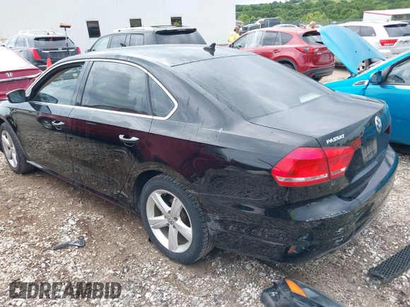 2013 Volkswagen Passat SE z VIN 1VWBN7A34DC109784, wystawiony jako IAAI lot #42302931 z przebiegiem 137 009 mil mil oraz . Historia ofert i sprzedaży dostępna na DreamBid. Obrazek 3.