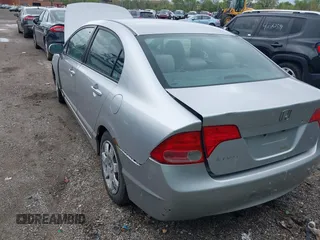 2006 Honda Civic LX z VIN 1HGFA16596L032275, wystawiony jako IAAI lot #42184178 z przebiegiem 220 657 mil mil oraz . Historia ofert i sprzedaży dostępna na DreamBid. Obrazek 3.