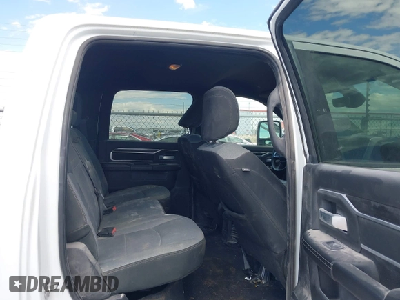 2024 Ram 2500 Big Horn z VIN 3C6UR5JL4RG340524, wystawiony jako IAAI lot #42423835 z przebiegiem 8 690 mil mil oraz . Historia ofert i sprzedaży dostępna na DreamBid. Obrazek 8.