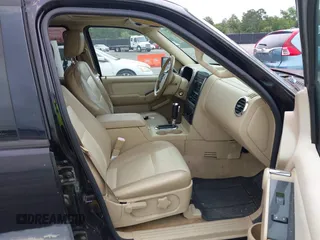 2006 Ford Explorer XLT z VIN 1FMEU73E56UB30587, wystawiony jako IAAI lot #42337673 z przebiegiem 270 322 mil mil oraz . Historia ofert i sprzedaży dostępna na DreamBid. Obrazek 5.